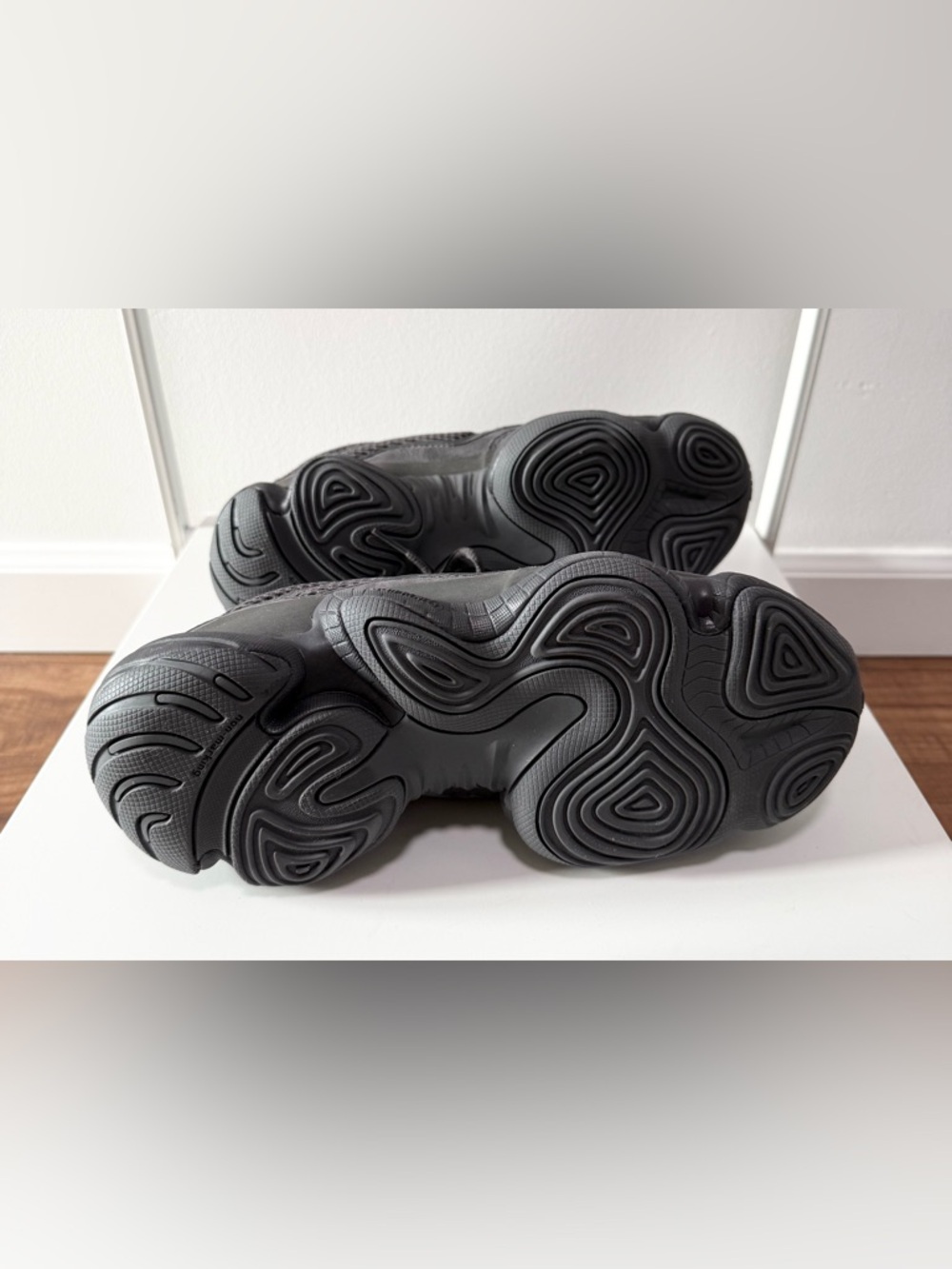 Yeezy Sneakers - Picture 6 of 6